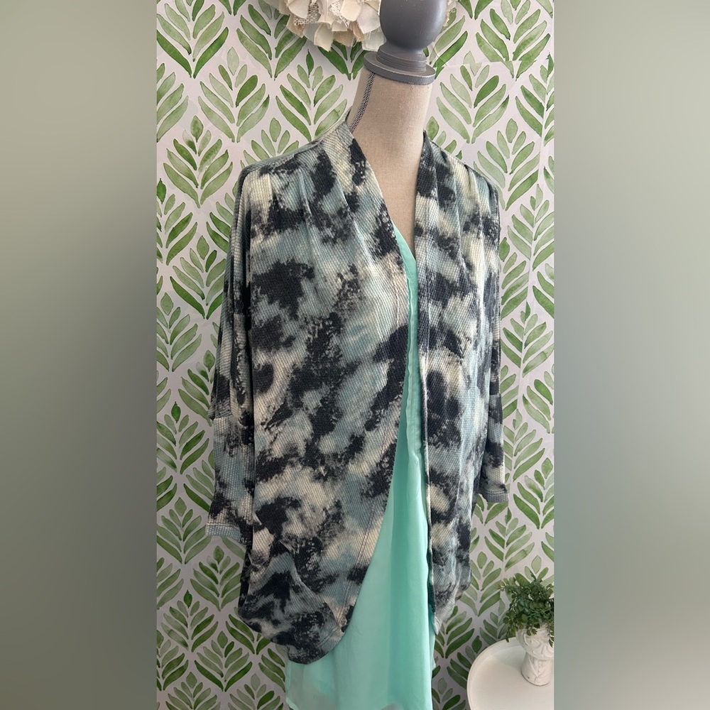 Women’s batwing sleeve cardigan